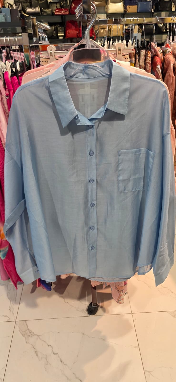 Oversize-Bluse in Hellblau